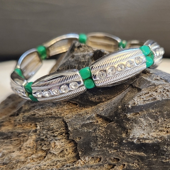 NWOT Lia Sophia Green silver rhinestone bracelet - Picture 2 of 4